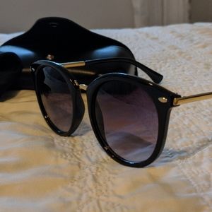 Chic Ladies Sunglasses🕶️